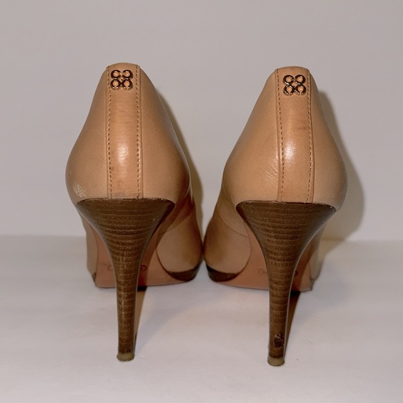 Coach Nude Leather Classic Pumps! - Picture 3 of 8